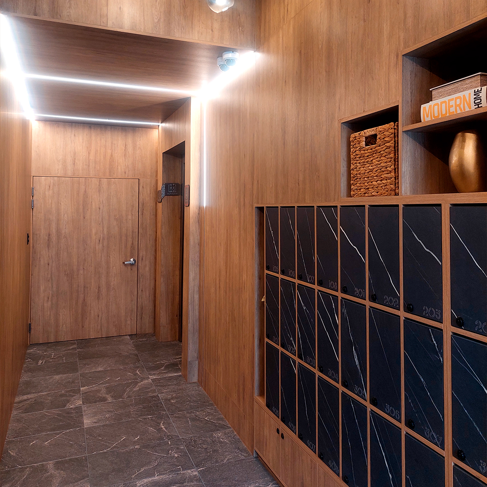 MODERNO LOBBY QUE TE RECIBE AL ENTRAR